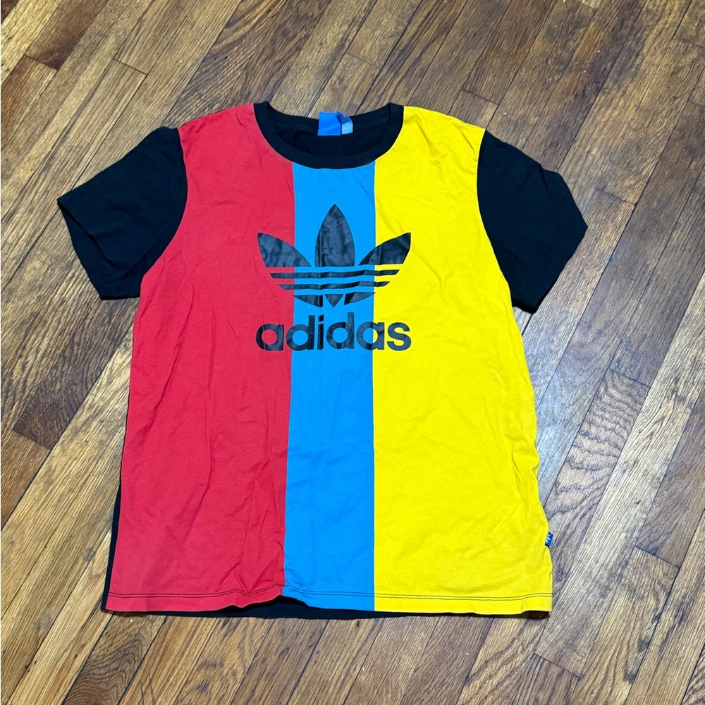 ADIDAS T SHIRT SIZE MEDIUM